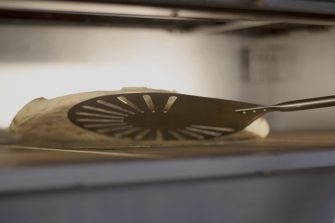 Perforowana łopatka operacyjna do&nbsp;pizzy